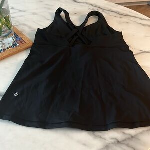 New black lululemon tank top in black color with a bra support,great!